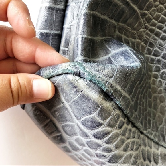 Fiore Italy Womens Blue Leather Croc Embossed Large Leather Adjustable Bag - Picture 5 of 16